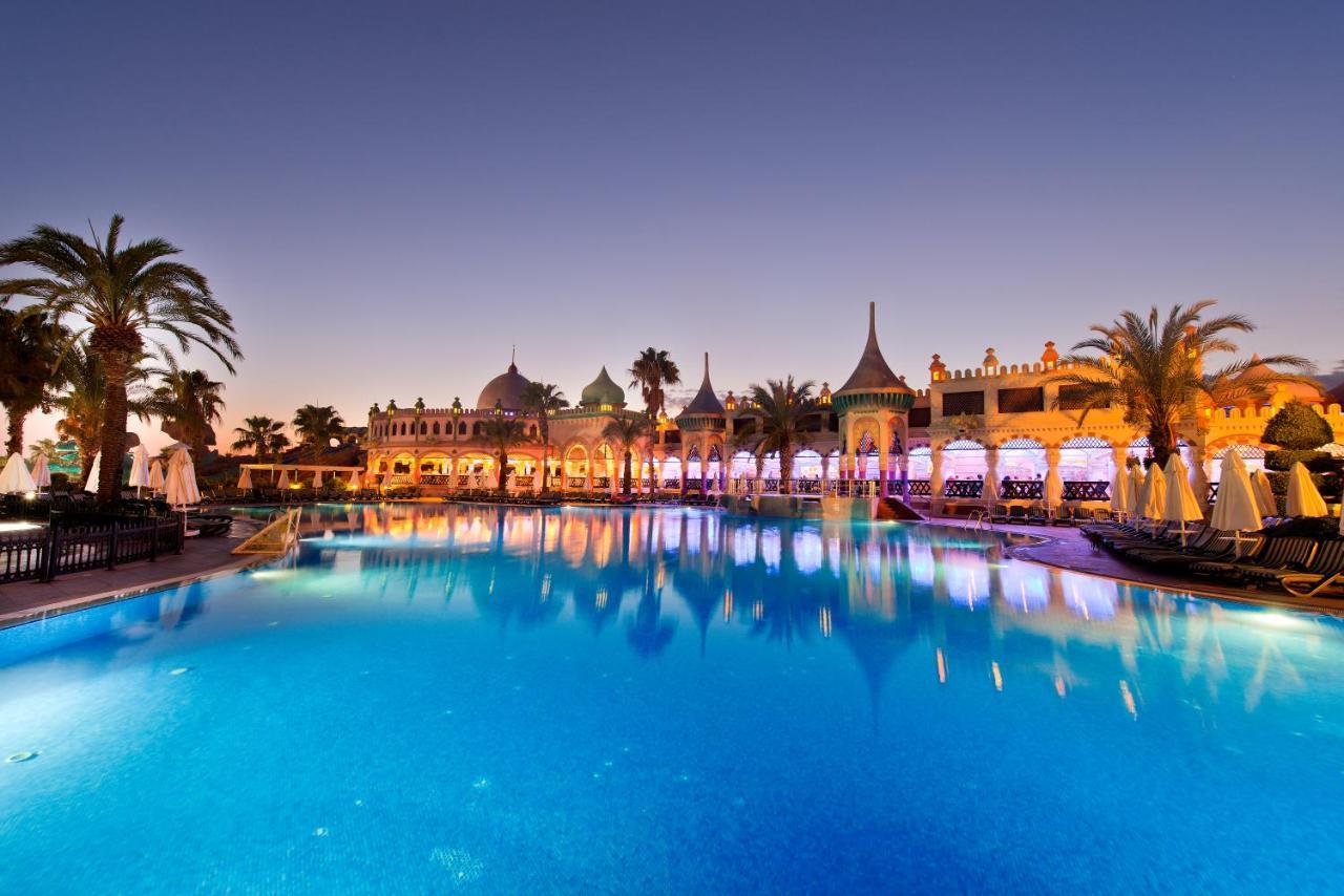 Kamelya Aishen Club & Aqua Ultra All Inclusive Kids Concept Side Exteriér fotografie The Royal Towers at the Royal Mirage Hotel