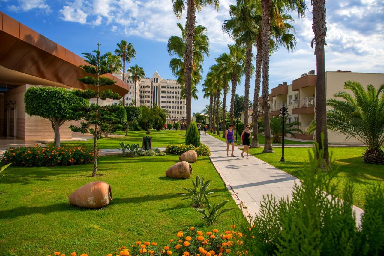 Kamelya Aishen Club & Aqua Ultra All Inclusive Kids Concept Side Exteriér fotografie Campus of the University of L'Alhambra