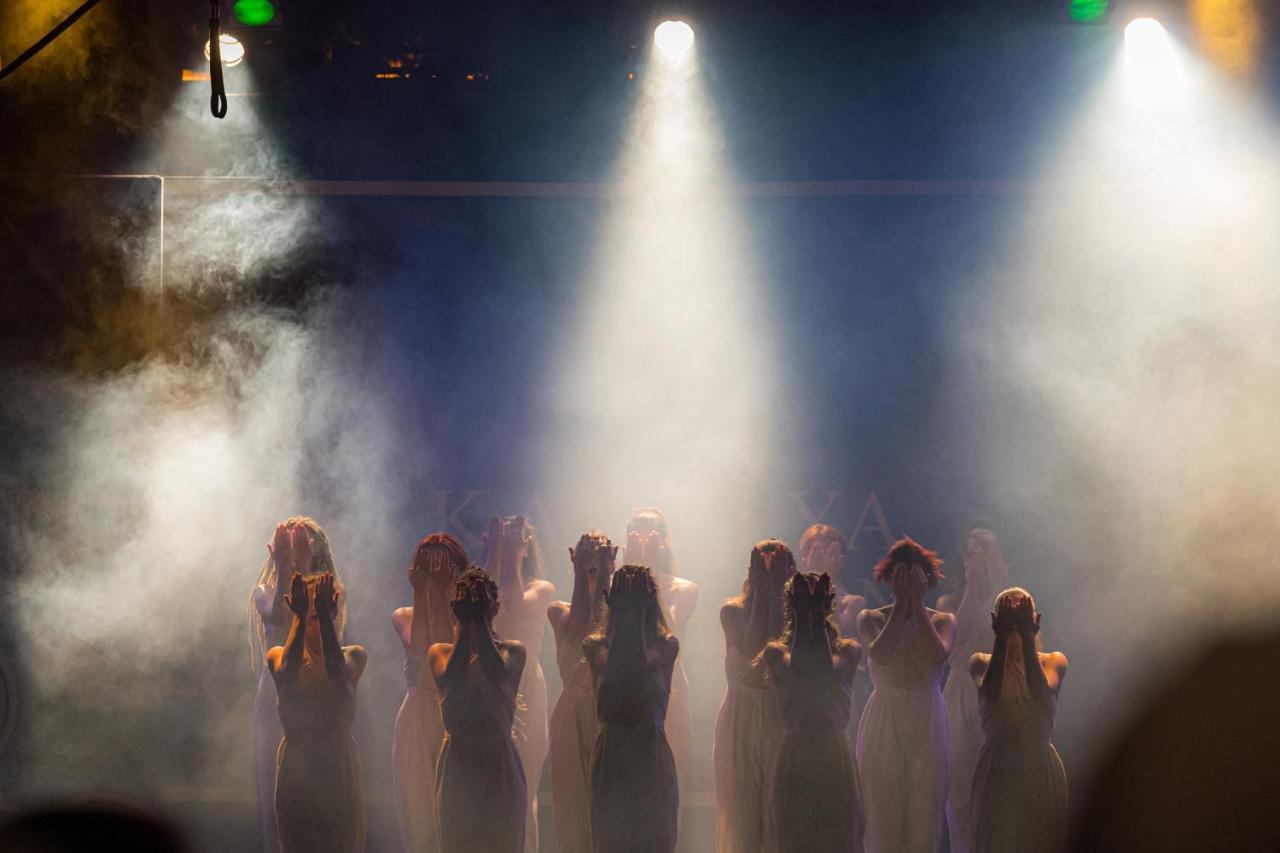 Kamelya Aishen Club & Aqua Ultra All Inclusive Kids Concept Side Exteriér fotografie The 2012 production of The Wizard of Oz
