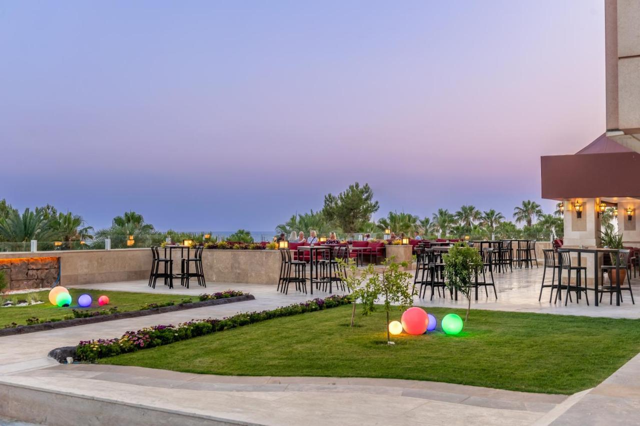Kamelya Aishen Club & Aqua Ultra All Inclusive Kids Concept Side Exteriér fotografie The rooftop bar at the hotel